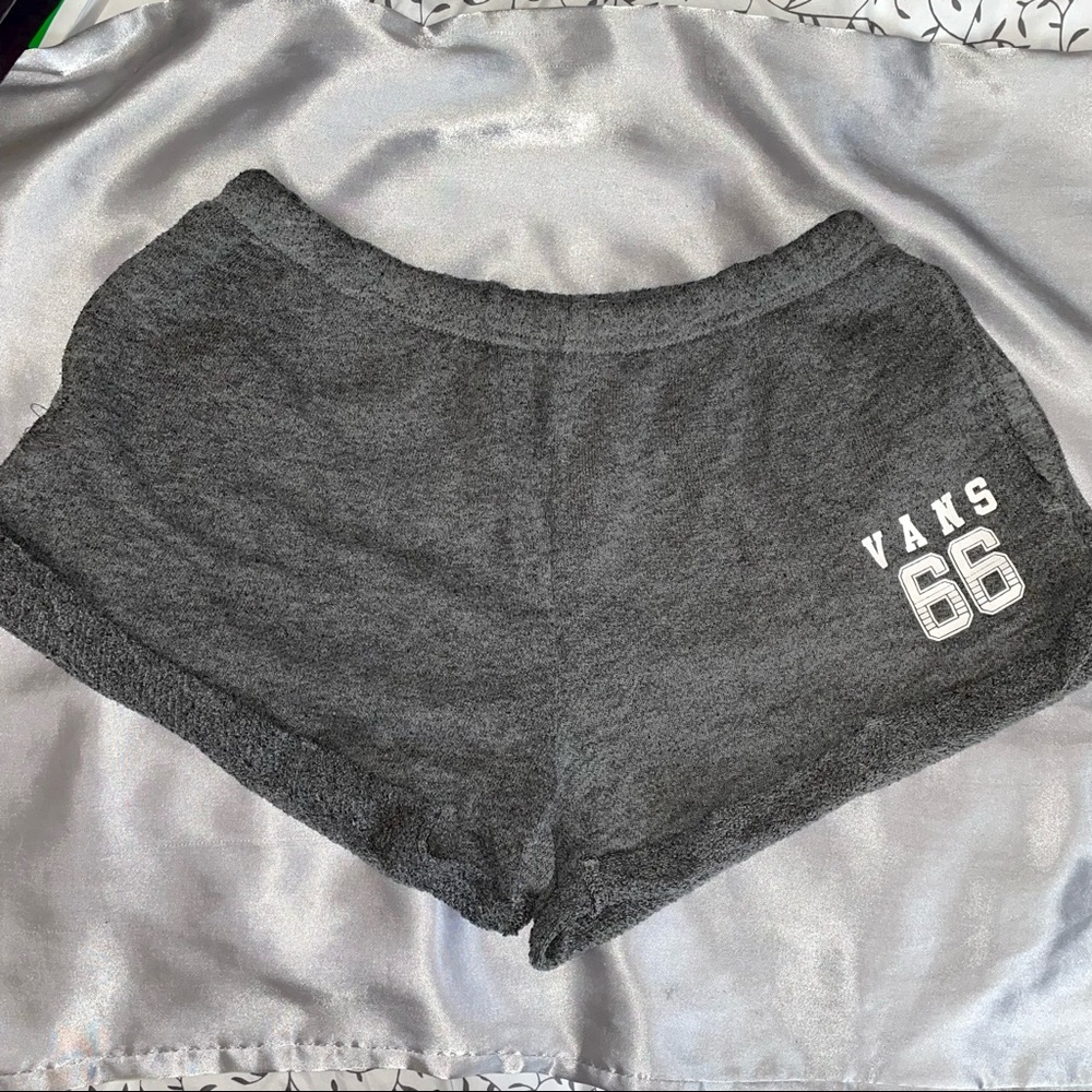 Vans shorts size small